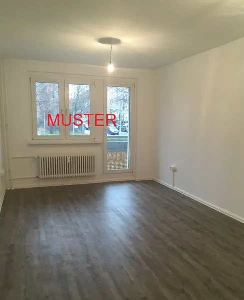 Einzug im Oktober!! Renovierte 3 Zimmer- Wohnung — photo 1